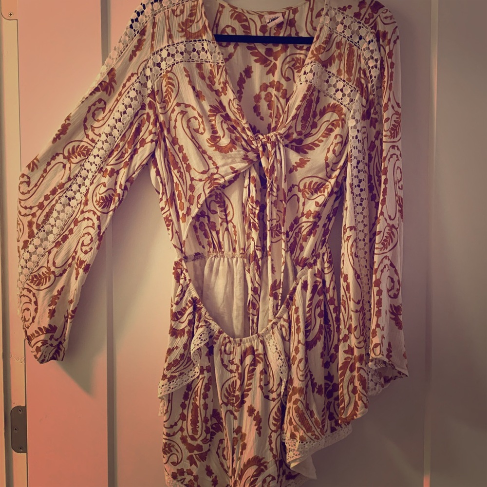 Selfie Leslie Romper
